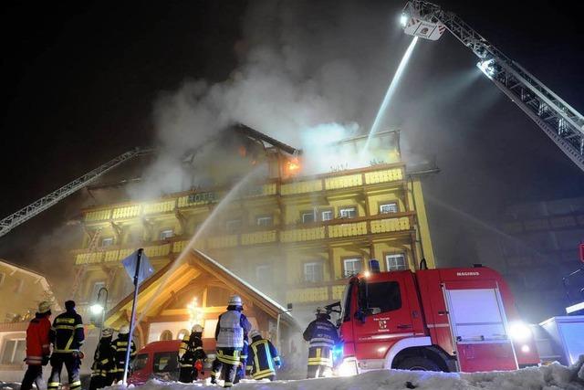 Fotos: Feuer zerstrt Traditionshotel 