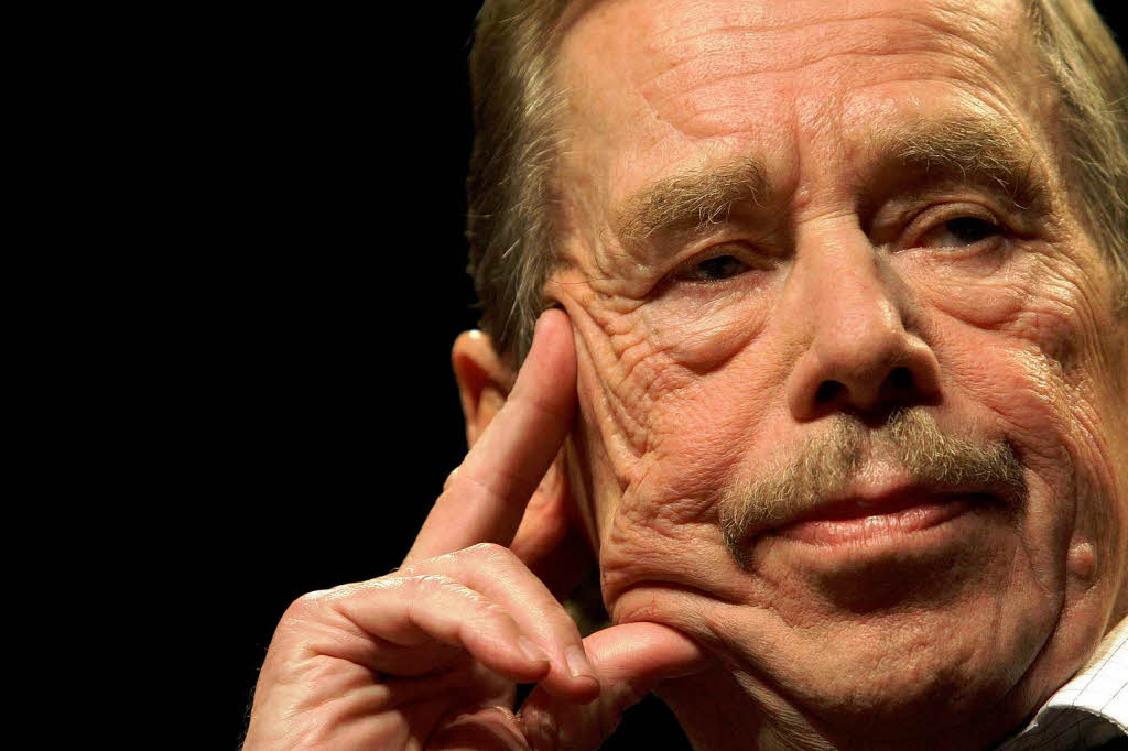 18. Dezember, Vaclav Havel, (75): Das Lebensmotto des ehemaligen Prsidenten Tschechiens lautete„Wahrheit und Liebe mssen siegen“. Der Dichterprsident war Schlsselfigur der demokratischen Wende von 1989.