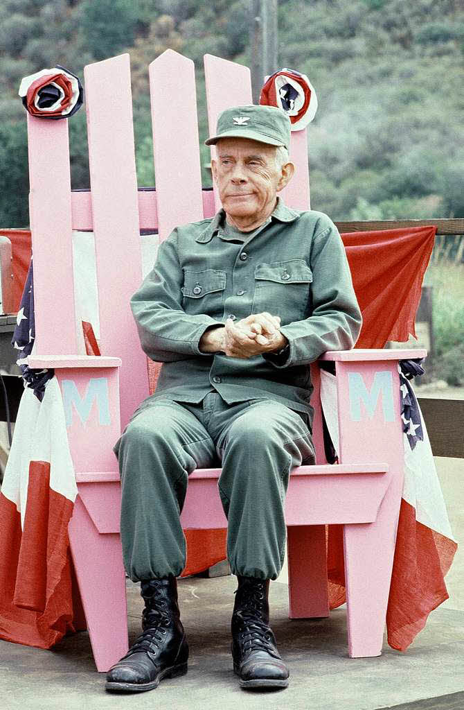 7. Dezember,  Harry Morgan, (96): Bekannt wurde Harry Morgan  vor allem durch die TV-Erfolgsserie „M*A*S*H“. Er spielte den  Colonel Potter. Die Serie lief von 1972 bis 1983 und wurde mit ihrer satirischen Sicht auf den Korea-Krieg zu einer der einflussreichsten TV-Produktionen berhaupt.