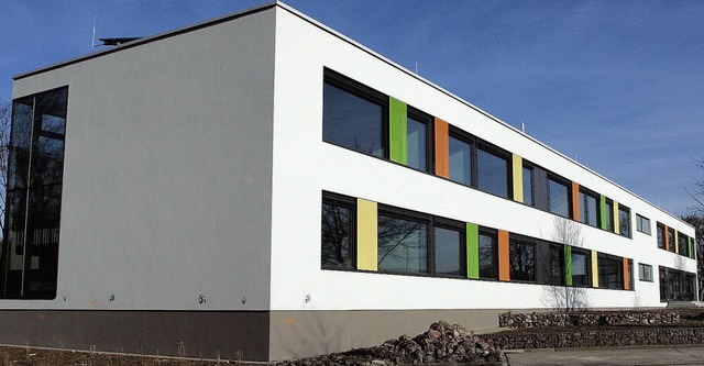 Die neue Grundschule Sasbach steht und wartet auf den Einzug.  | Foto: Michael haberer