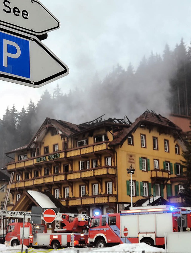 Bis in die Vormittagsstunden dauerten ...arbeiten am Hotel Bren in Titisee an.  | Foto: Thomas Winckelmann