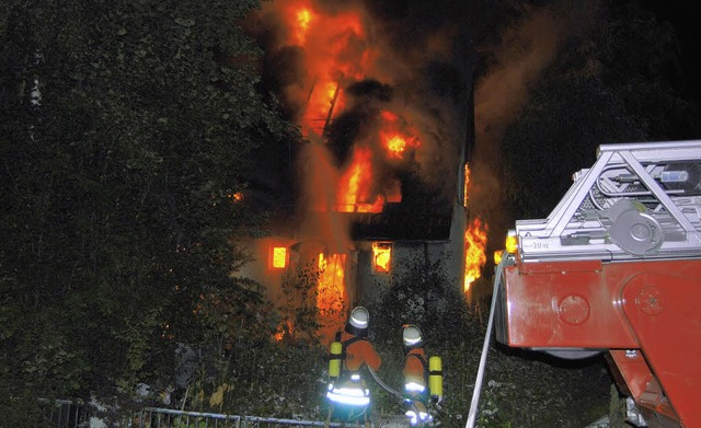 In Langenau brannte im Mai ein Wohnhaus.   | Foto: Schwble