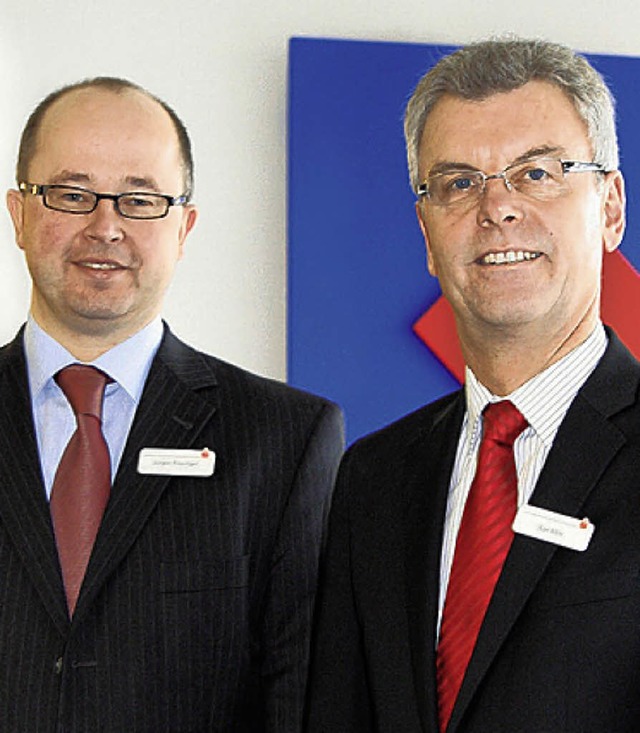 Jrgen Riexinger  (links) und Karl Bh...tand der Sparkasse Offenburg/Ortenau.   | Foto: sparkasse