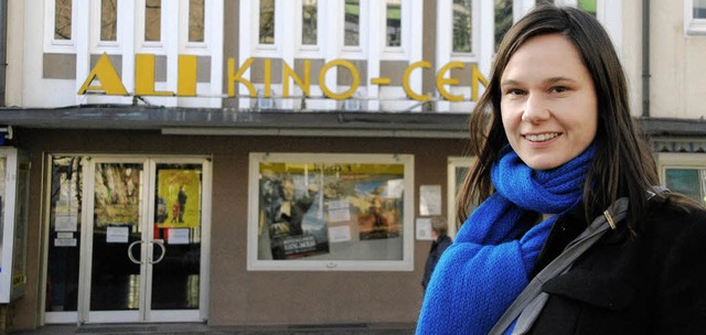 Hier entdeckte sie ihre Liebe zum Film...eurin Larissa Trby vor dem Ali-Kino.   | Foto: Ralf Staub