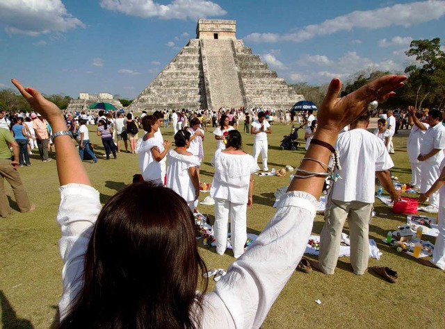 Nachfahren der Maya zelebrieren am 21....das neue Jahr nach dem Maya-Kalender.   | Foto: dpa