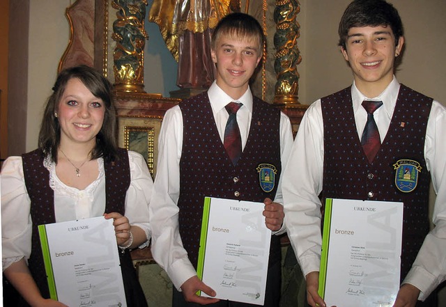 Im festlichen Rahmen des Weihnachtskon...etterer und Christian Rink berreicht.  | Foto: Gaby Beha