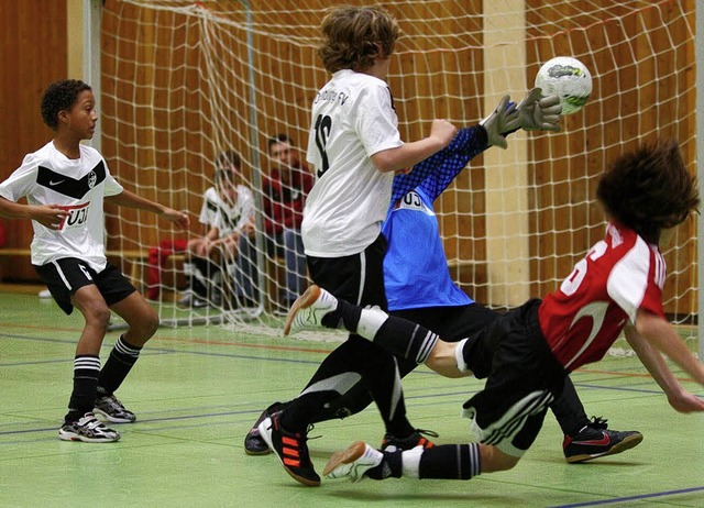 Tolle Spiele boten die Nachwuchskicker in Offenburg.   | Foto:  Verein