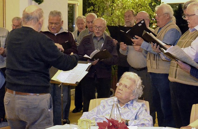 Der Gesangverein Frohsinn Wyhlen erfre...ims Himmelspforte mit seinen Liedern.   | Foto: Martina Weber-Kroker