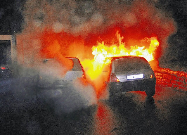 Opfer der Flammen: In der Neuen Wolter...naueschingen brannten  zwei Autos aus.  | Foto: SK