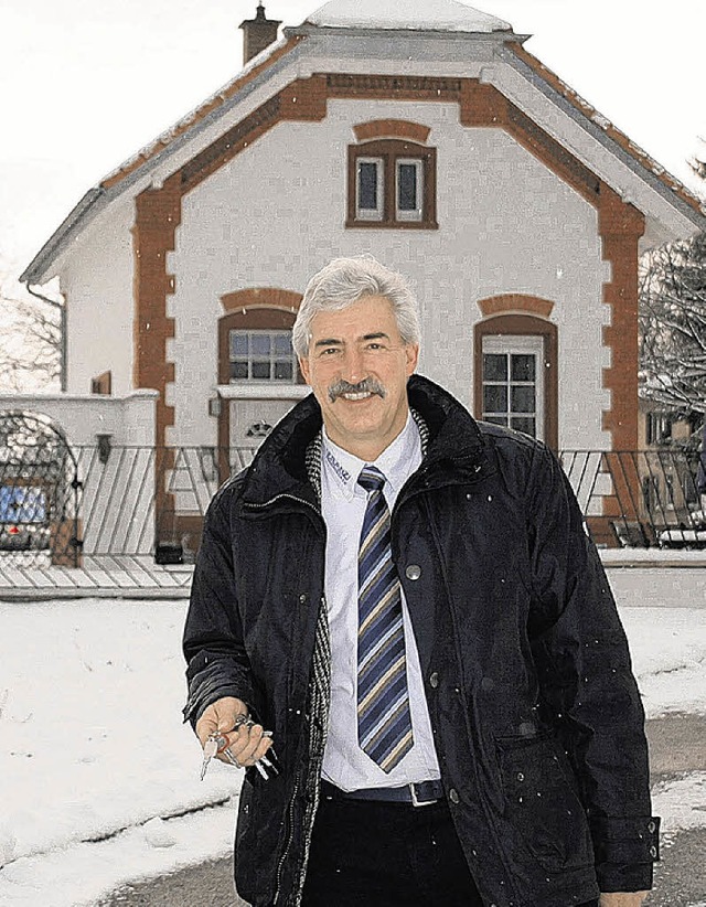 Harry Franz hat das alte Bahnwrterhuschen in Hfingen liebevoll saniert.   | Foto: DANGEL