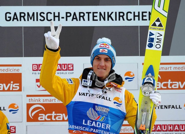 Gregor Schlierenzauer feiert nach dem ...ten Springens der Vierschanzentournee.  | Foto: AFP