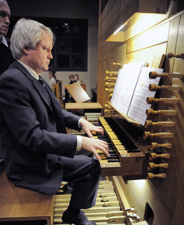 Auch an der kleineren Rohlf-Orgel in d...istiert von Martin Peters, hrbar wohl  | Foto: Markus Zimmermann