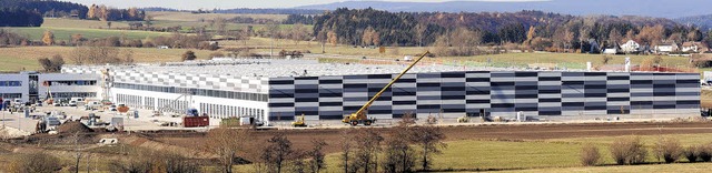 Fast zu breit fr eine Zeitungsseite: ...ae 31 in Hfingen ist 307 Meter lang.  | Foto: Lidl