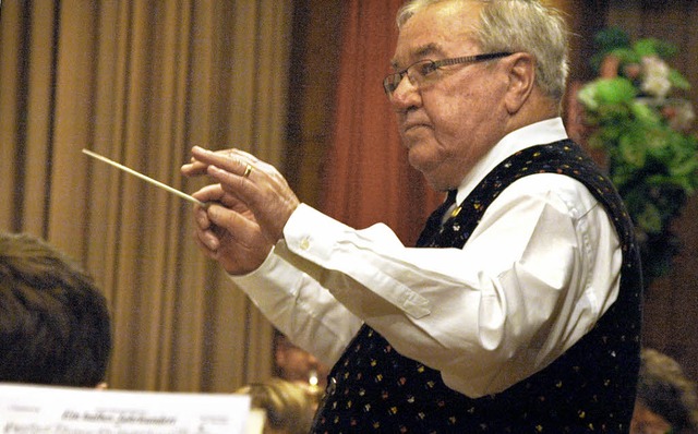 Ehrendirigent Ewald Kaiser lie es sic...ubilum selbst klanglich zu bereichern  | Foto: Karin Stckl-Steinebrunner