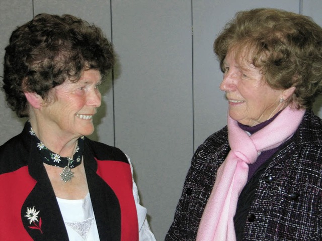 Rita Hfler und Brigitta Kaiser teilen viele Erinnerungen.  | Foto: Susanne Filz