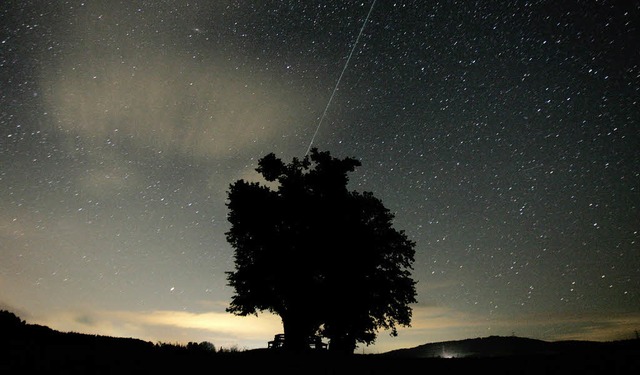 Die Sonne geht, es kommt die Zeit fr die Nachtromantiker.   | Foto: dpa