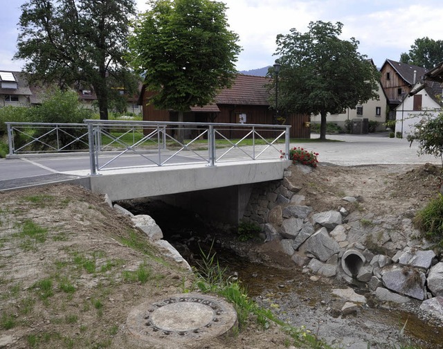 Die neue Brcke in St. Ilgen ist eines...wasserschutz in Laufen und St. Ilgen.   | Foto: Volker Mnch