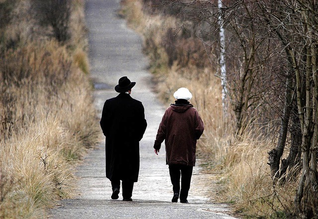 Immer weniger Ehepaare gehen den gemeinsamen Lebensweg bis ins Alter.   | Foto: ddp