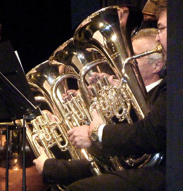 Die enge auf der alten Festhallenbhne...e Musiker der Stadtmusik genug Platz.   | Foto: Karla Scherer