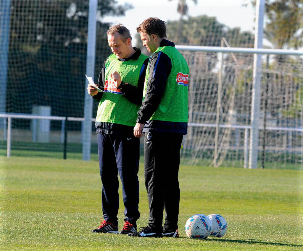 Cheftrainer Christian Streich und sein neuer Assistent Lars Voler. Er kam von der A-Jugend.