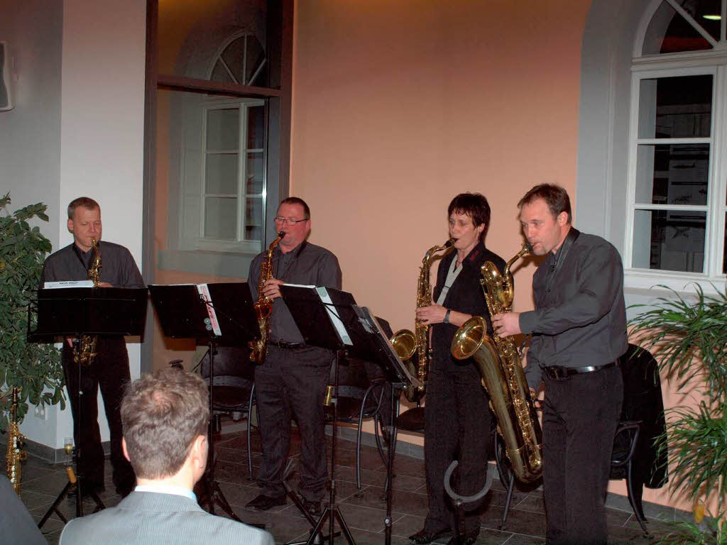 Einweihung: Ein Saxophonquartett des Riegeler Musikvereins sorgt fr musikallische Unterhaltung.
