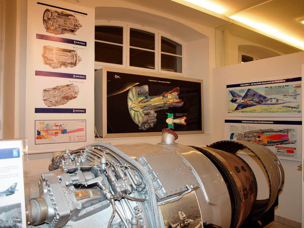 Archologisches Museum: Wissenswertes rund um ein Dsentriebwerk von Rolls-Royce.