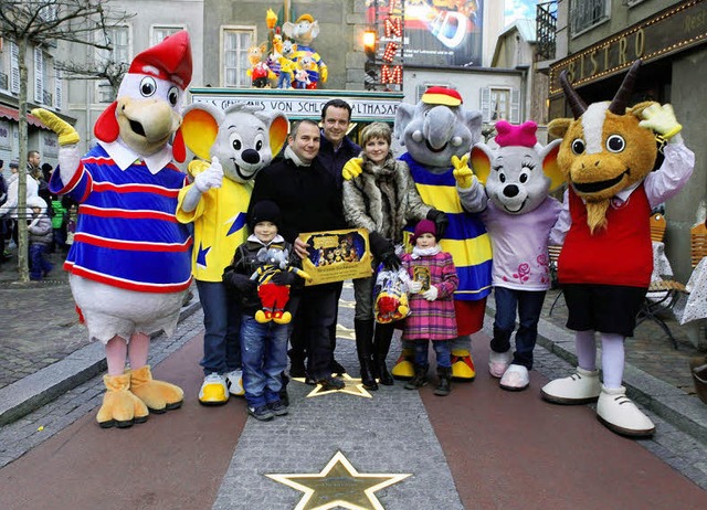 150000. Besucher: Familie Langguth aus...guth und die Kinder Mike und Michelle   | Foto: europa-park