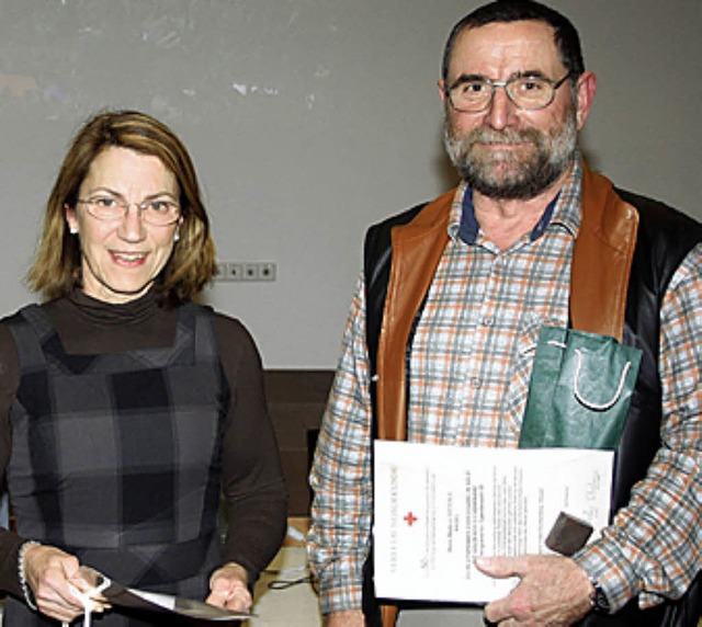 Vorbilder:  Annette Adam und  Markus D... mehrfaches Blutspenden ausgezeichnet.  | Foto: Heiner Fabry