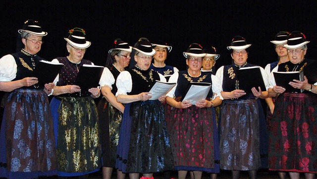 Die Landfrauen-Singgruppe aus dem Glot...ei der VdK-Jahresfeier in Denzlingen.   | Foto: Pia Grttinger