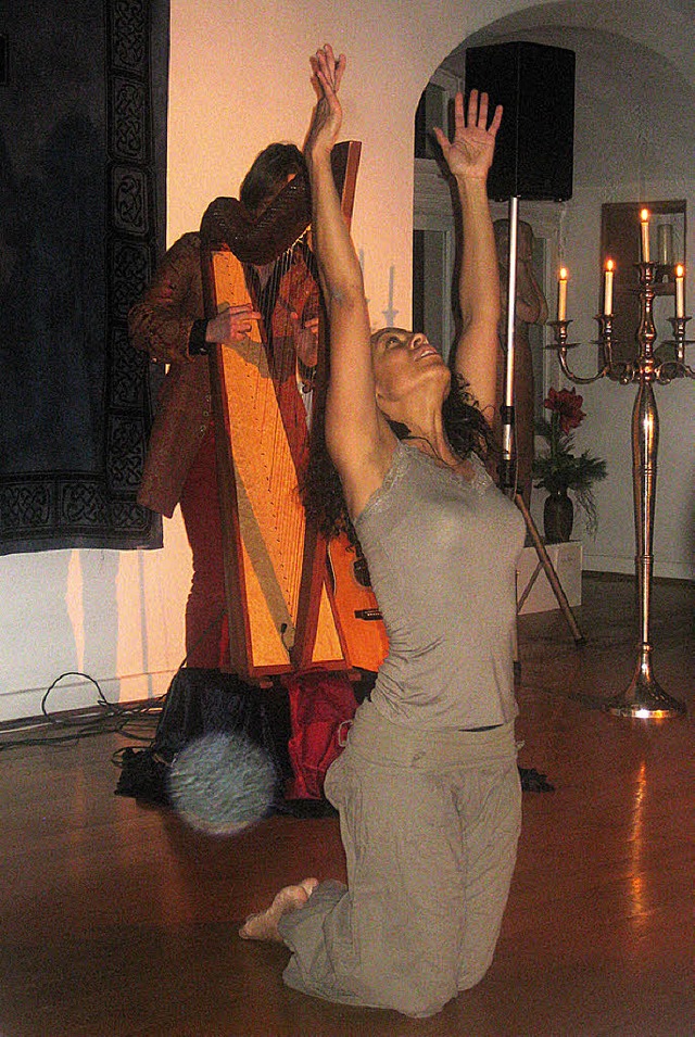 Muriel Dubois tanzte zu Andy Langs Harfenklngen.   | Foto: Ljesic