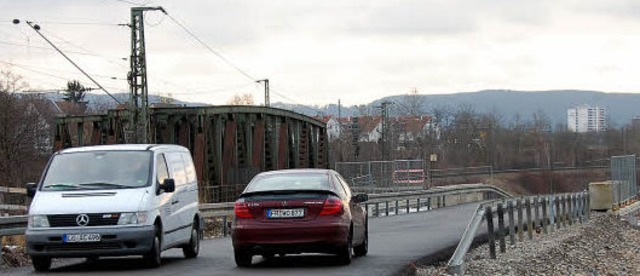 Brcke neben Brcke: Parallel zur Eise... neue Baustrae zum Bahnbetriebswerk.   | Foto: Frey