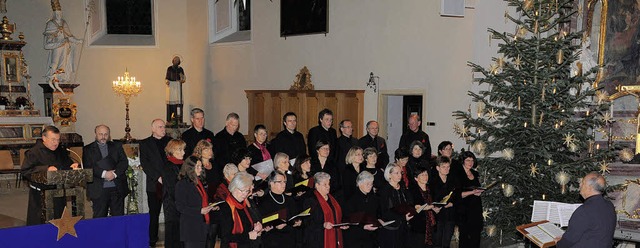 Weihnachtlich wurde es beim Konzert des Chors der Pfarrgemeinde St. Leodegar.   | Foto: Carlo Glatter