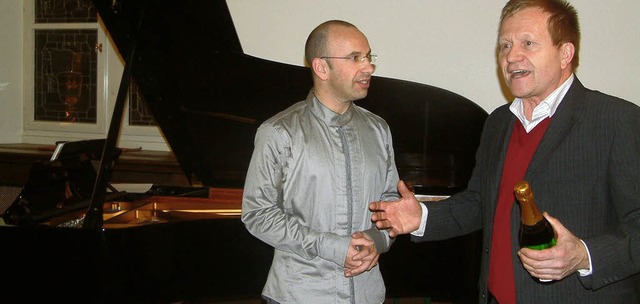 Der Pianist Georgi Mundrov, dem Kultur...m Alten Schloss auf das Neue Jahr ein.  | Foto: roswitha Frey