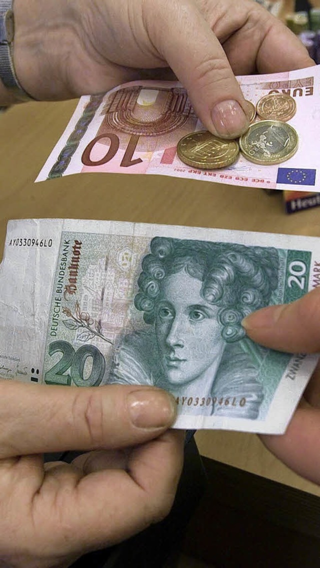 Noch immer wird Mark in Euro umgetausc...h nicht zu einem solch gnstigen Kurs.  | Foto: dapd