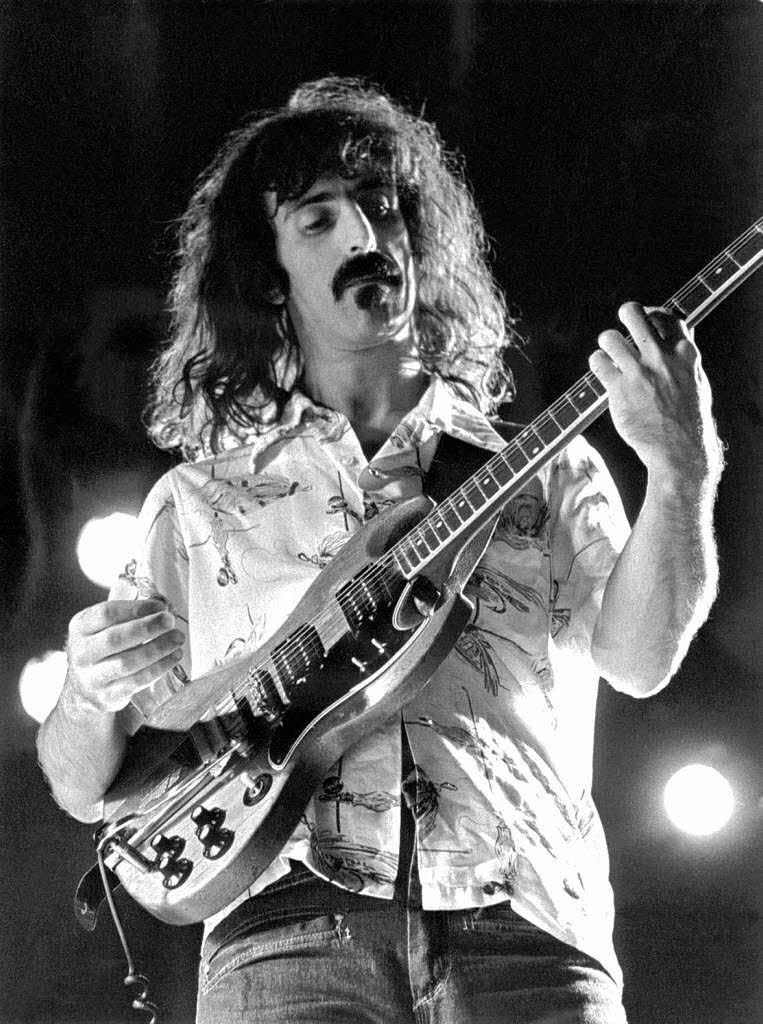 Der Mitbegrnder einer Tradition? Musiker Frank Zappa hat seine zwischen 1967 und 1979 geborenen Kinder Moon Unit, Dweezil und Diva Muffin genannt