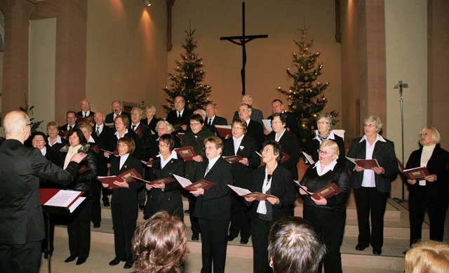 Der Chor des Singkreises Orschweier sang in der katholischen Kirche.   | Foto: Sandra decoux-kone