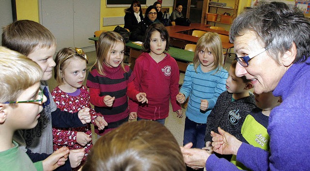 Eltern knnen noch dabei sein: das Vor...bot mit Lehrerin Christine Schmieder.   | Foto: heidi fssel