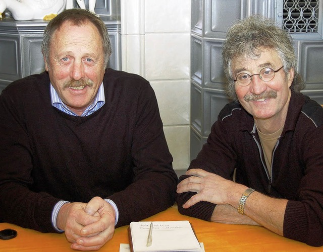 Im Gesprch: Hans Nemitz (links) vom G... Martin Khne vom MGV Niederschopfheim  | Foto: renate tebbel