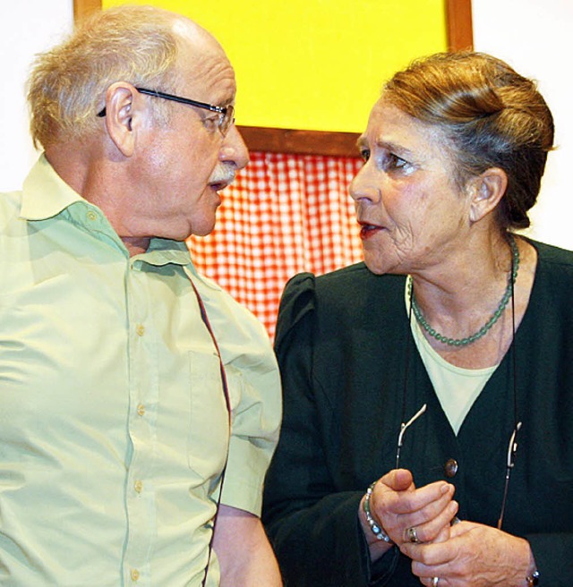 Hubert Ley und Petra Krause  als Opa und Oma Schnbele.  | Foto: Silvia Faller