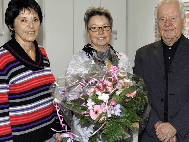 Irene Messmer (Mitte) wurde gestern vo...er Kochkurse an der VHS verabschiedet.  | Foto: gottstein