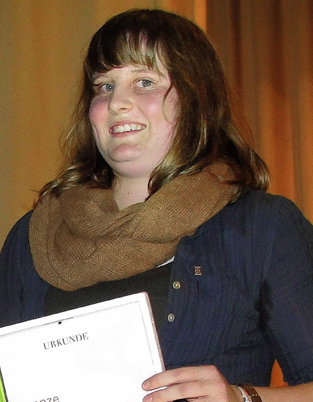 Vanessa Schmidt erhielt beim  Jahresko...ndmusikerleistungsabzeichen verliehen.  | Foto: Tina Httich