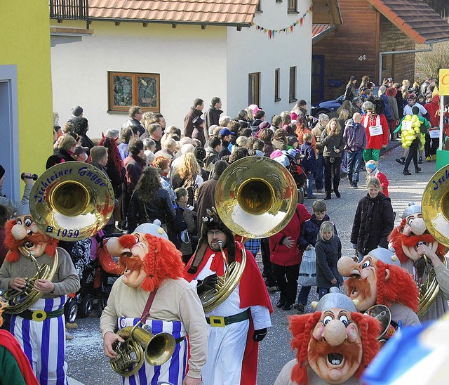 Die Ischteiner Gugge, 2011 als Obelixe... in diesem Jahr nicht mehr mitlaufen.   | Foto: Lauber