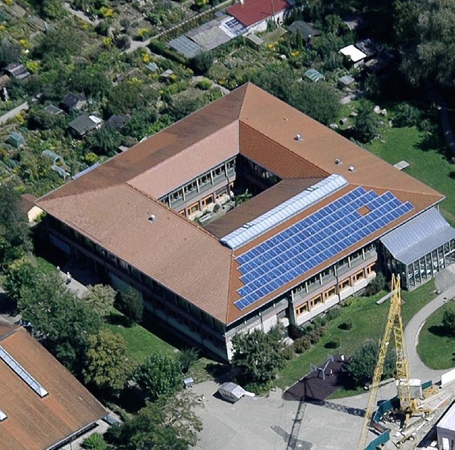 Das Alois-Rapp-Haus in Merzhausens Ort...lschule, Vereinen und Kinderbetreuung.  | Foto: Brigitte Sasse