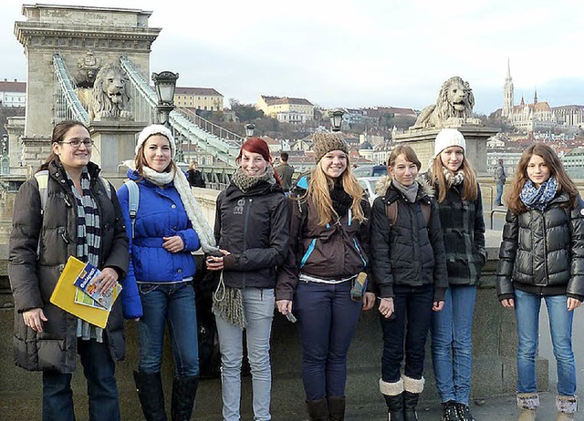 Kenzinger Schlerinnen und Nina  Pfreundschuh in Budapest.  | Foto: Privat