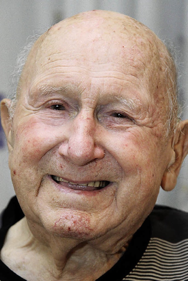 95 Jahre alt und gut gelaunt: Adolf Roser  | Foto: Thilo Bergmann