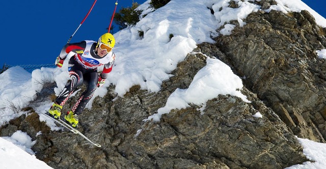 Ivica Kostelic springt auf der bercht...bfahrt in Wengen ber den Hundschopf.   | Foto: AFP