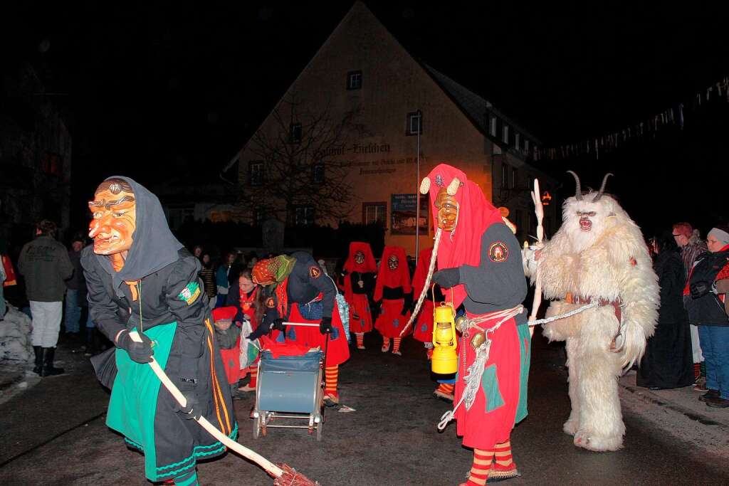 Im Doppelpack: Die Wlderhexen und Strohschlappe Hexe aus Neustadt bereicherten das Geschehen.