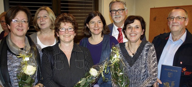 Beim Neujahrsempfang in Hauingen zeich...der Ehrengabe der Ortsverwaltung aus.   | Foto: Paul Schleer