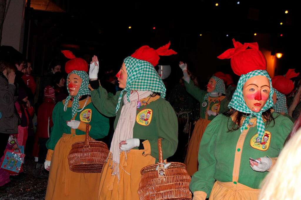 Buntes Spektakel in sternenklarer Nacht: Durch die Hger Festmeile rollte der Jubilums-Nachtumzug