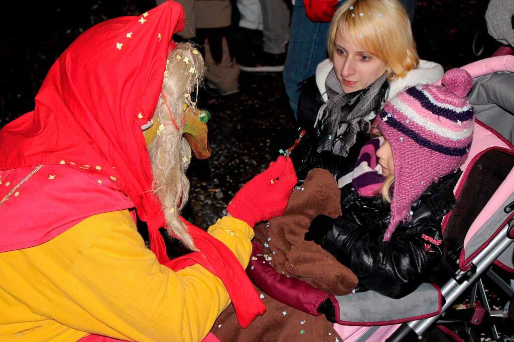 Buntes Spektakel in sternenklarer Nacht: Durch die Hger Festmeile rollte der Jubilums-Nachtumzug